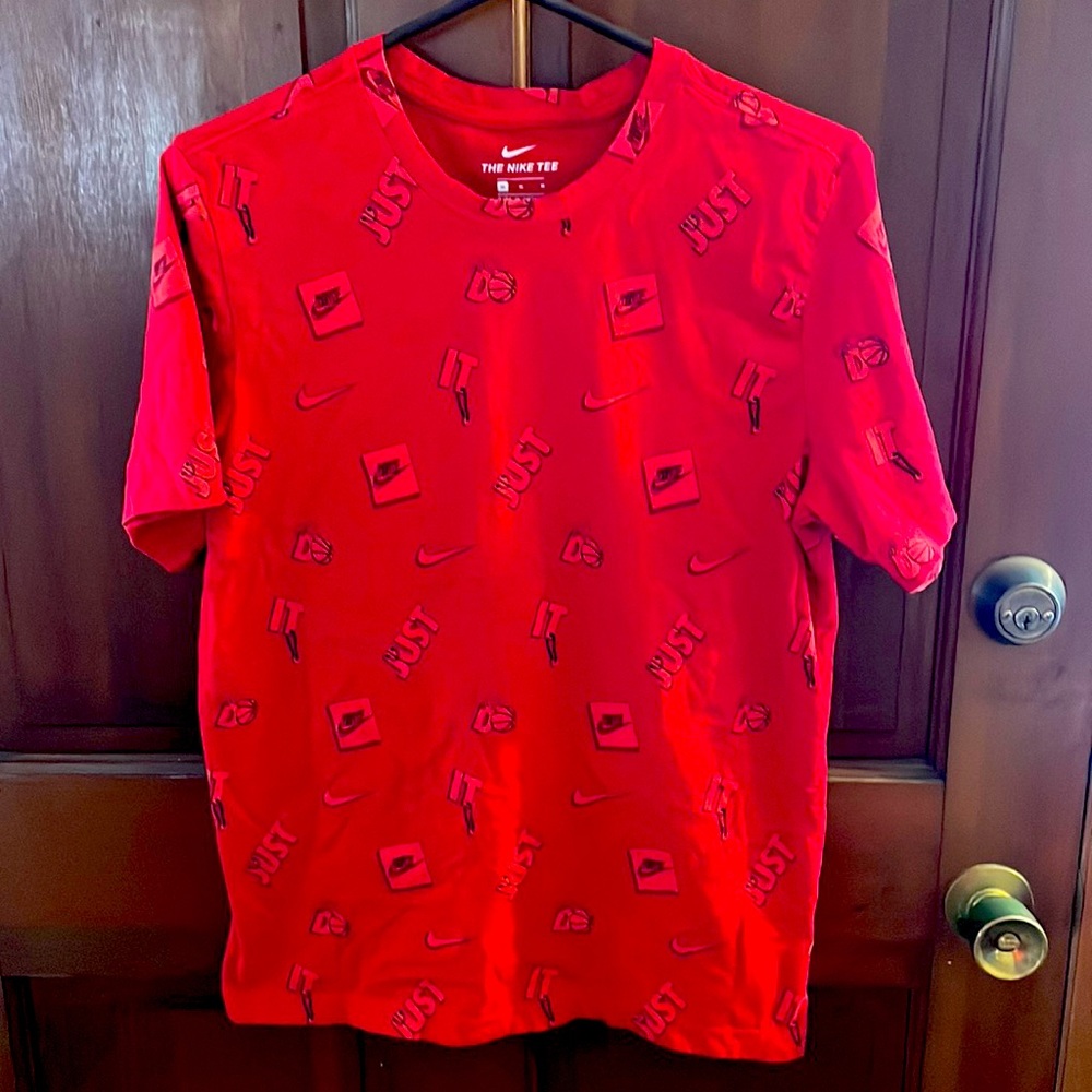 Men’s medium Nike short sleeve t shirt